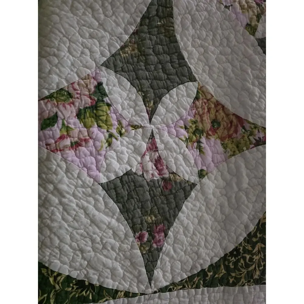 Vintage Cathedral Window Lap Quilt Scalloped Edge 58 X 45